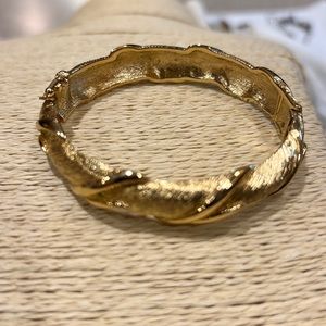 Monet hinged bangle
